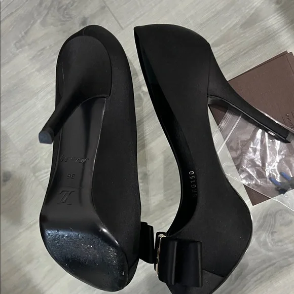 Louis Vuitton Black Heels with Gold Accent - Picture 5 of 6